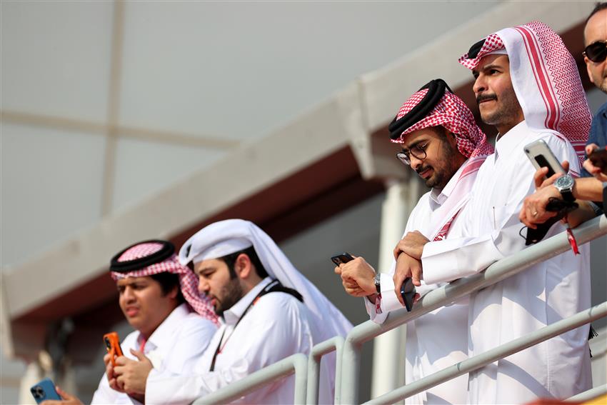 Bahrain race fans